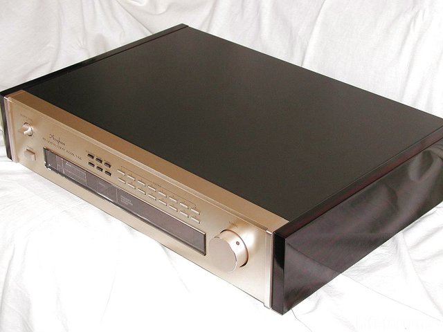 Accuphase T-108