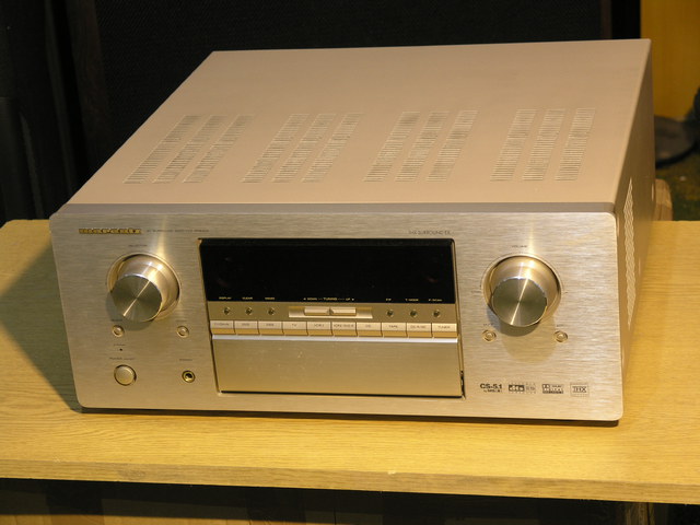 Marantz SR 8200