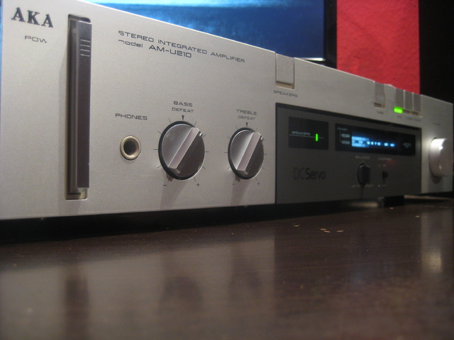 Akai AM-U 210