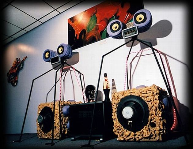 sg-custom-sounds-alien-spiders-with-egg-sack-subwoofers_1_521