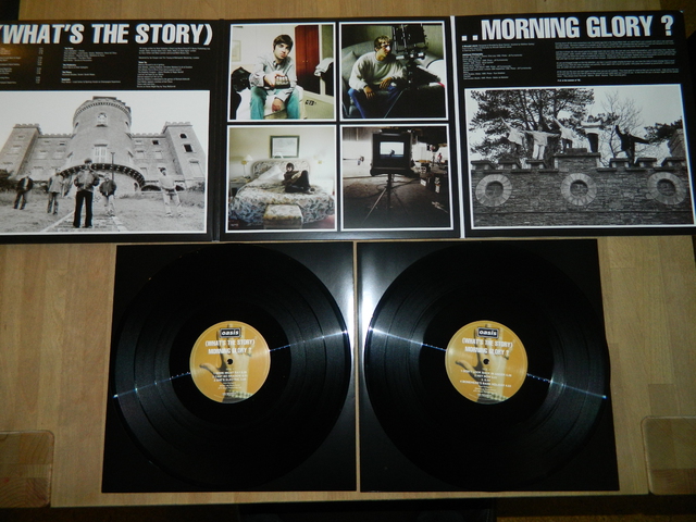Oasis   Whats The Story   Innen