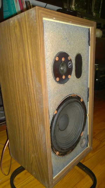 Acoustic Research AR-4xa with cloth woofers