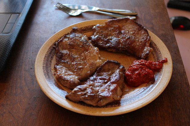 Schweinehals mit Ajvar