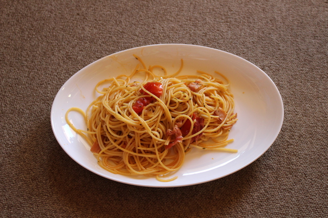 Spaghetti mit Speck und Tomaten