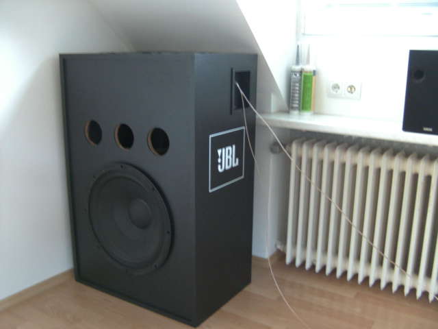 JBL THX