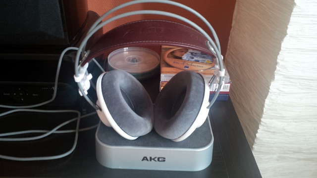 AKG-701-THS