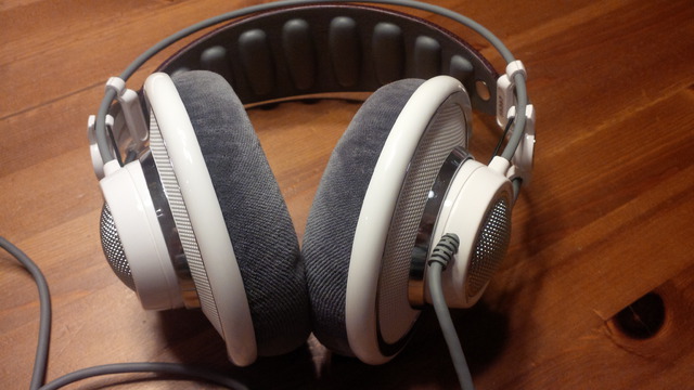 AKG-701-THS