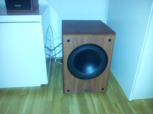 Bilder der Lautsprecher und des Subwoofers 