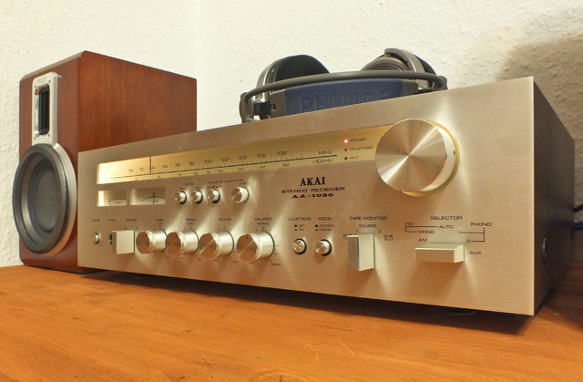 AKAI AA-1030