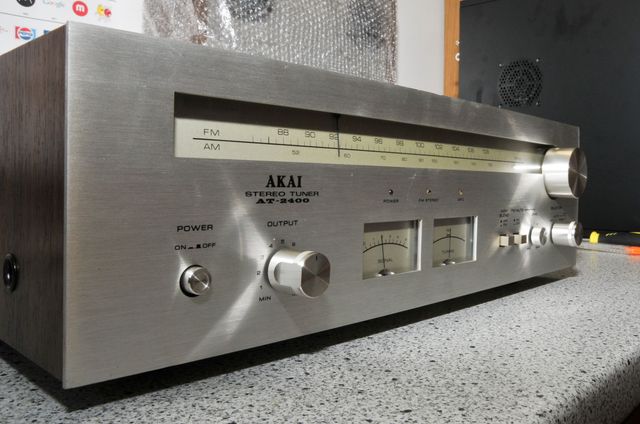 Akai AT-2400