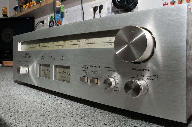 Akai AT-2400