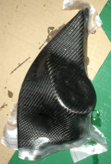 Spiegeldreieck Mit Carbon Bezogen Vor Finish