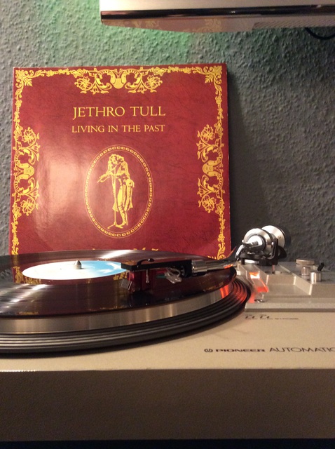 Jethro Tull Living In The Past