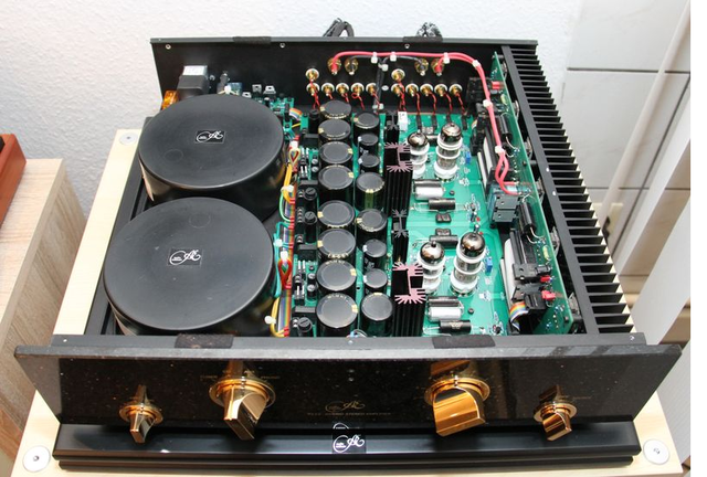 Audio-Exklusiv Hybrid-Vollverstrker P112