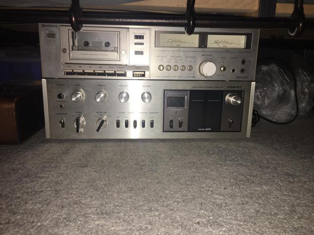 Onkyo Model 225 und Hitachi Kassettendeck