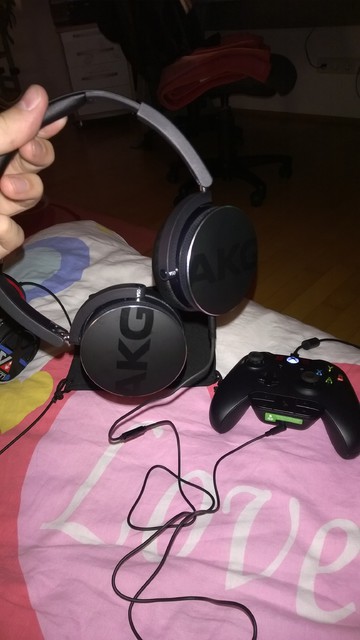 AKG Y50  XBOX ONE SURROUND HEADSET