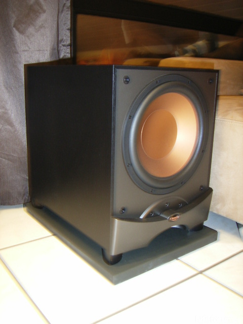 Klipsch RW-12 auf Base