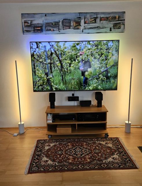 TV Philips Mit 2 LED-Steheleuchte