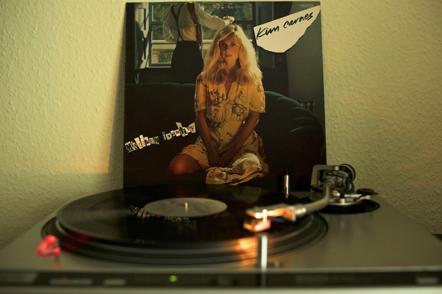 Kim Carnes - Mistaken Identity