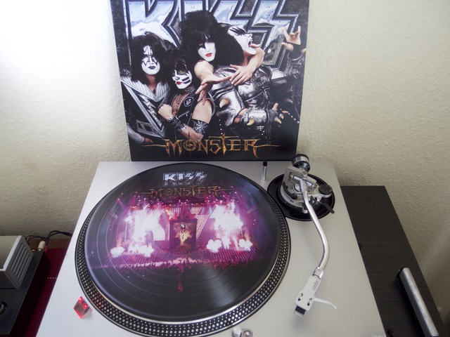 Kiss - Monster (PDB)