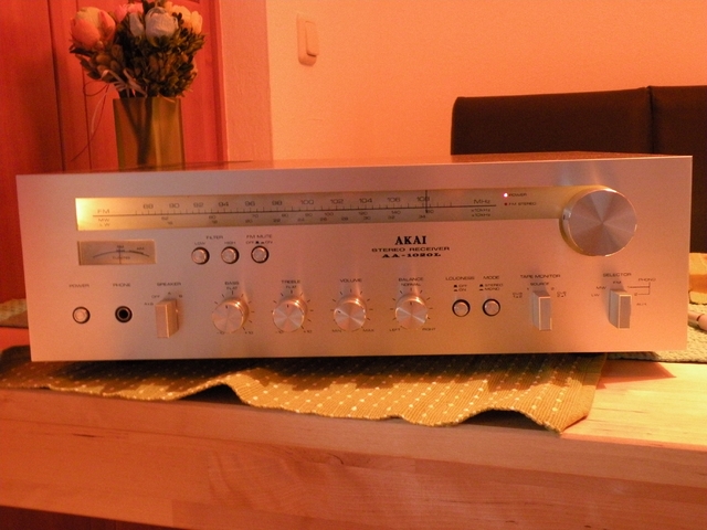 Akai 1020L