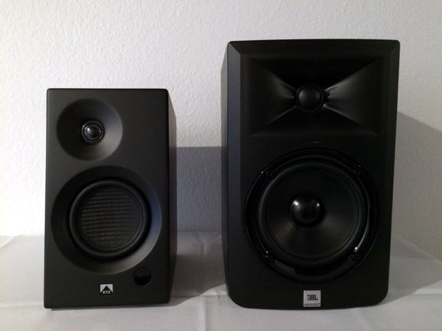 JBL LSR305 Vs XTZ Tune 4