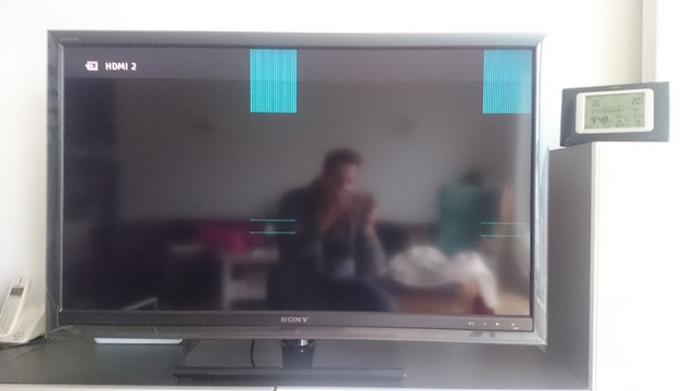 Sony LCD TV mit Cyan Linien