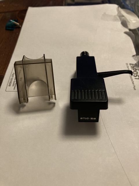 Technics EPC-271CES und Nadelschutz.