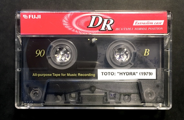 FUJI DR 90 (1998-2000) mit TOTO ?Toto? (1978) und ?Hydra? (1979)