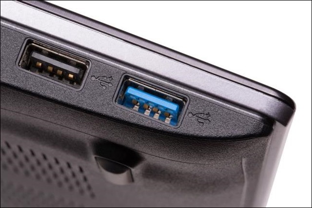 usb-2.0-vs-usb-3.0-blue-port