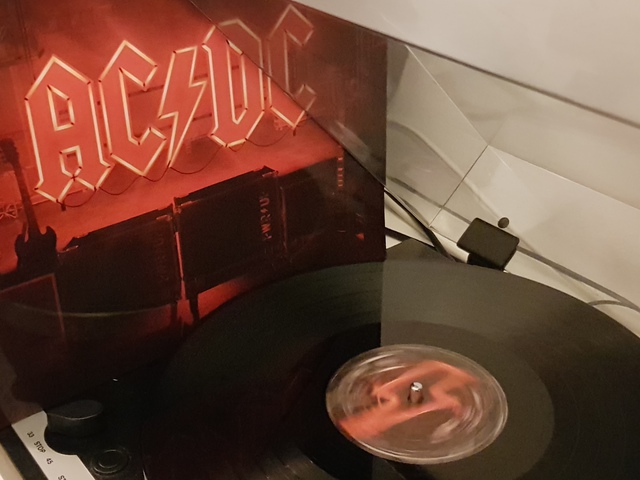 ACDC F