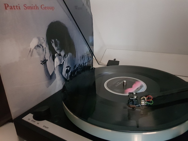 Patti Smith \"Wave\"