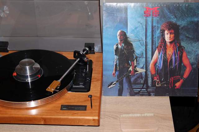 McAuley Schenker Group (MSG) - Perfect timing (LP-Cover und Dual)