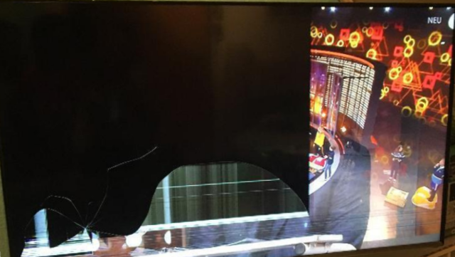 Samsung Tv UE48J5670SU Bildschirm defekt/schwarz