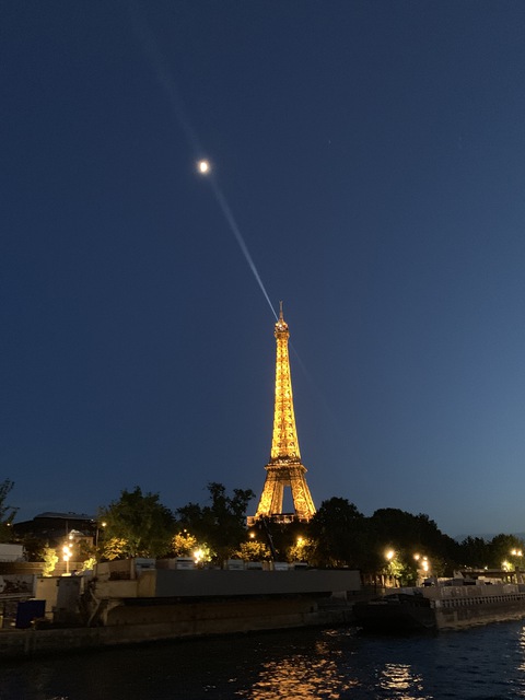 Eiffelturm Vs. Mond
