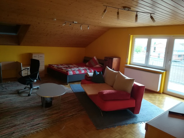 Grundriss Des Raums Mit Maßen Sowie Bilder (tlw. Bewölkt)