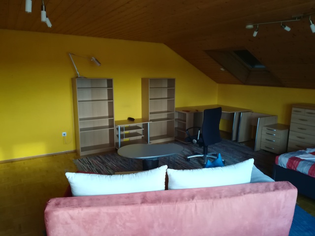 Grundriss Des Raums Mit Maßen Sowie Bilder (tlw. Bewölkt)