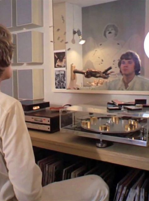 Alex A Clockwork Orange Turntable 600x810