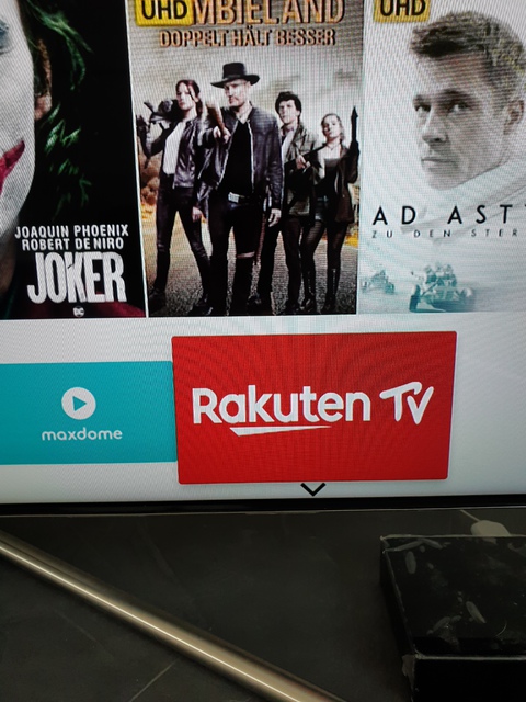 Rakuten-Logo auf der linken Bildschirmhlfte