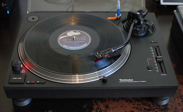 Technics SL-1210 MK7 Mit Ortofon 2M Red