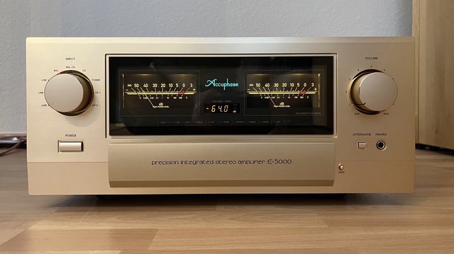 Accuphase E-5000