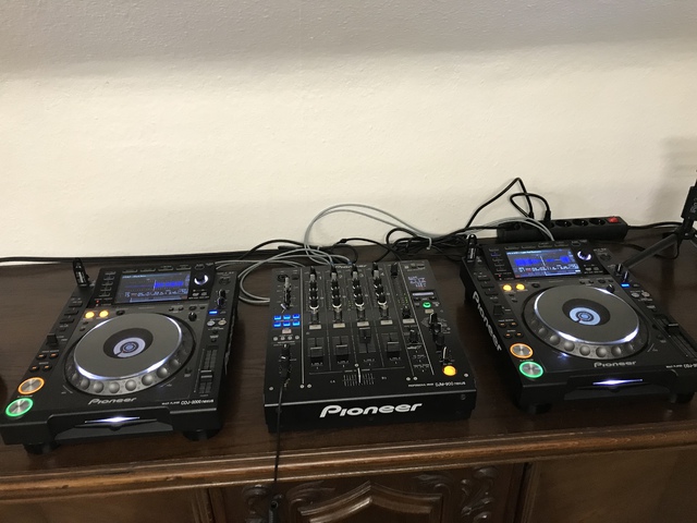 Pioneer DJM 900 Nexus - Pioneer CDJ 2000 Nexus