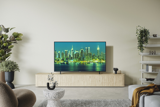 006 FY2022 Panasonic TV TX 65LXW704 Lifestyle 02