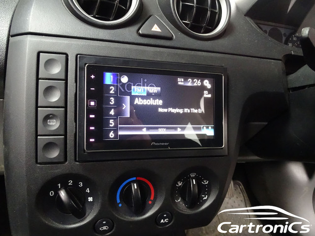 Ford Fiesta MK6 Pioneer Apple Carplay Dab