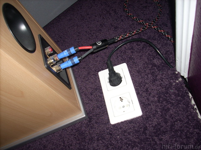 Stecker Im Podest Und LS-Anschluss