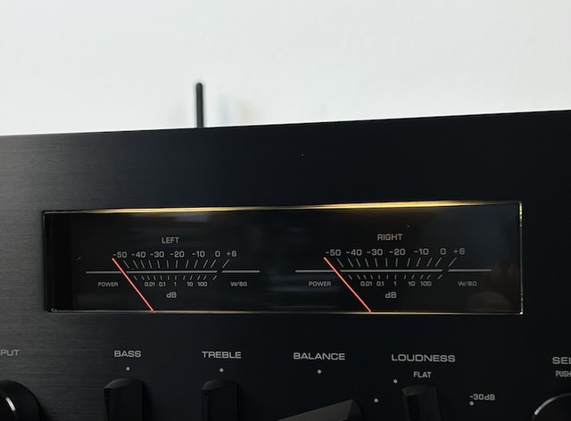 Yamaha R N2000A Vu Meter