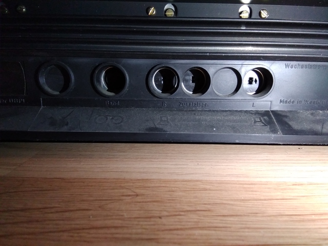 Lautsprecheranschlüsse