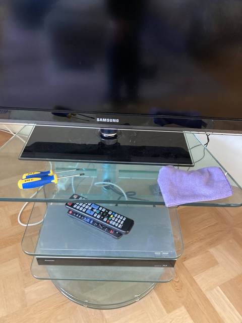 TV Mit Tisch