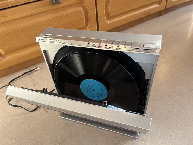 Sharp RP 114 Plattenspieler Geöffnet