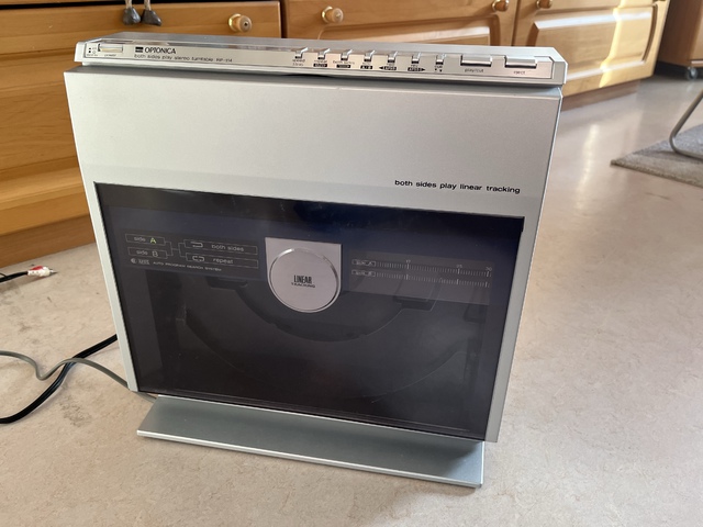 Sharp RP 114 Plattenspieler